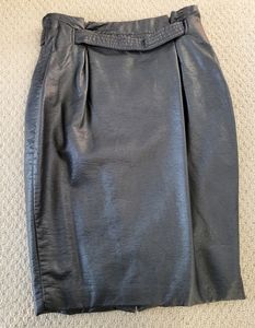 H&M FAUX LEATHER SKIRT SIZE 6
